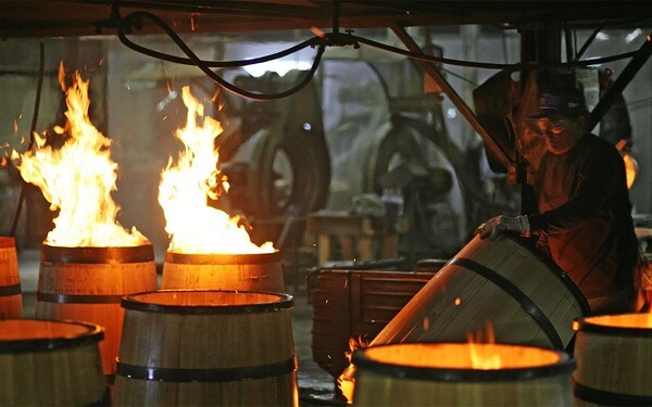Những thông tin cần biết về thùng gỗ sồi rượu vang và rượu whisky là gì?