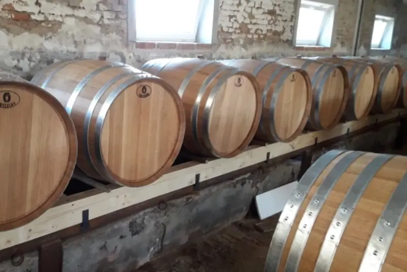 Thùng rượu gỗ sồi bị ngấm nước phải làm sao?