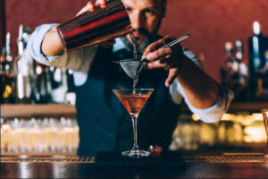 Bartender là gì? Công việc chính của nghề pha chế